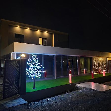 ไอส์แลนด์ แอคคอมมอเดชั่น นาดี Bed & Breakfast ภายนอก รูปภาพ